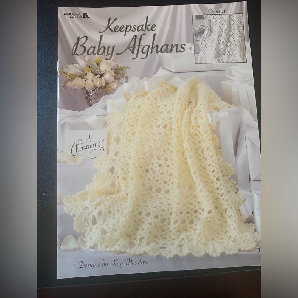 Assortment of pamphlets with projects to crochet, Knit and Tat 🧶🧣 - Picture 12 of 14